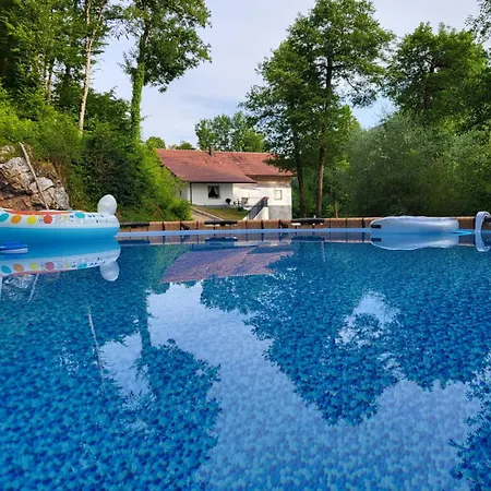 Creekside House With Pool 펜션